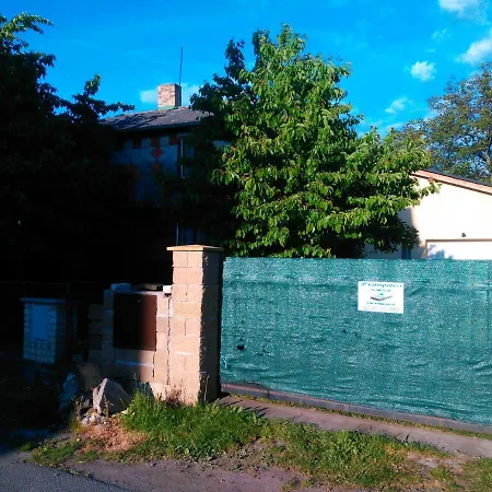 Old Summer House With Renovated Bathroom Прага