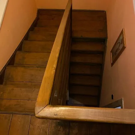 Old Summer House With Renovated Bathroom 布拉格